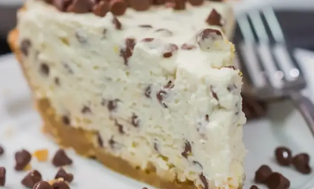 Cannoli Pie — close-up of a slice showing creamy mascarpone-ricotta filling studded with mini chocolate chips on a golden vanilla-wafer crust, dusted with powdered sugar.