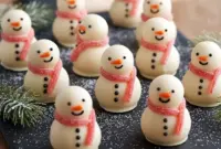 Charming No-Bake Snowman Truffles – Cute and Easy Christmas Treats to Share1 Mini snowman truffles made as Peanut Free Christmas Snacks, shaped into No Bake Christmas Balls, decorated as Snowman Treats Ideas, and styled as Cute And Easy Christmas Treats for the holidays.