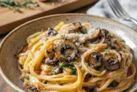 Irresistible Caramelized Leek & Mushroom Pasta – A Powerful Tasty Pasta Upgrade1 Creamy caramelized leek and mushroom Tasty Pasta dish with Gruyere sauce, perfect for cozy Pasta Dinners and easy Pasta Dinner Recipes. A bowl of Perfect Pasta inspired by Recette Santé, great for Vegetarische Rezepte, flavorful Mushroom Recipes, or even made with Tortellini, served hot and Al Dente.