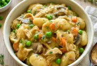 Cozy One Pot Gnocchi Chicken Pot Pie for Busy Weeknights1 Creamy One Pot Gnocchi Chicken Pot Pie served in a cozy skillet with tender chicken, vegetables, and soft gnocchi, perfect for Fan Favorite Dinners and comforting Cozy Meal Ideas.