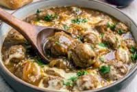 Crock Pot French Onion Meatballs Recipe Easy Crock Pot Meatballs Dinner Crock Pot French Onion Meatballs served in a savory onion gravy with melted Gruyere cheese, perfect for a comforting French Onion Meatballs Recipe dinner.